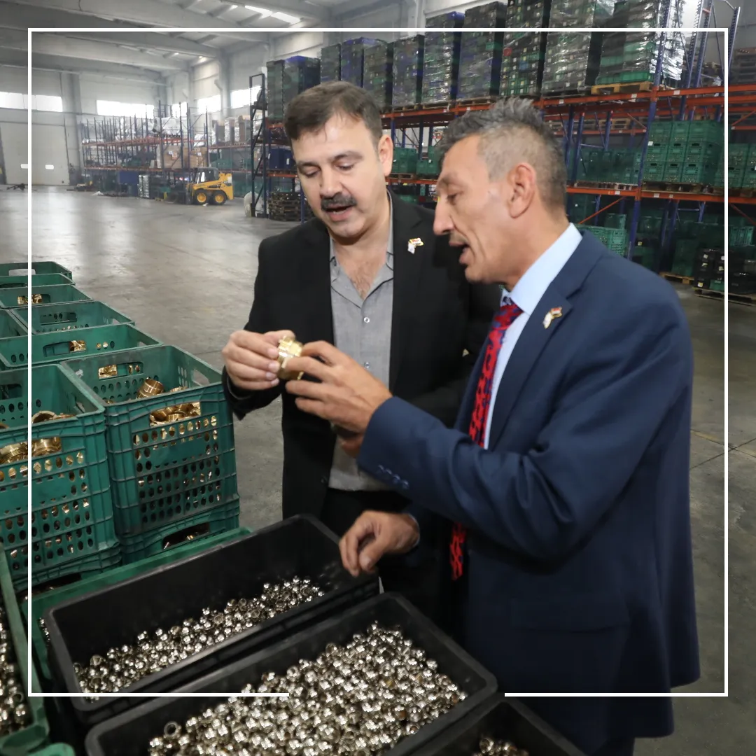 پیشەوەرانی عێراقی لە سەردانی کارگەیەکی نێودەوڵەتیدا